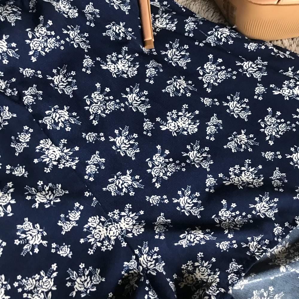 Blue mixed pattern romper with slit front🌊 - Picture 5 of 11